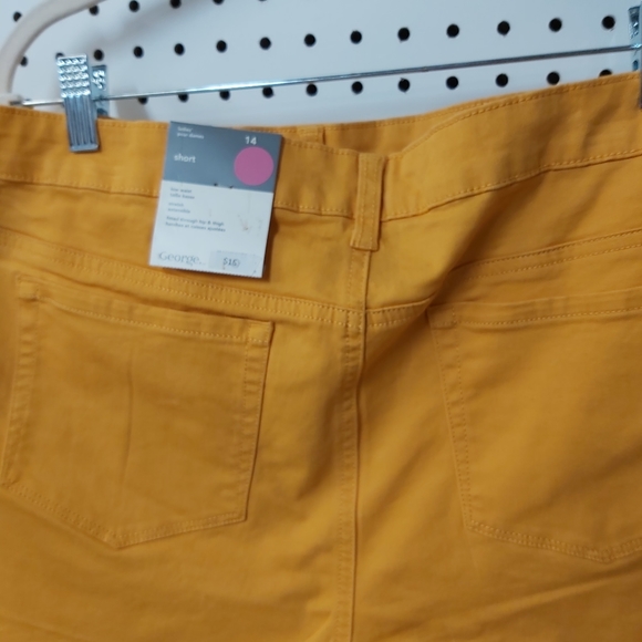 Ladies gold/yellow shorts- size 14 and 16. Casual wear with 2 front pockets - Picture 4 of 9